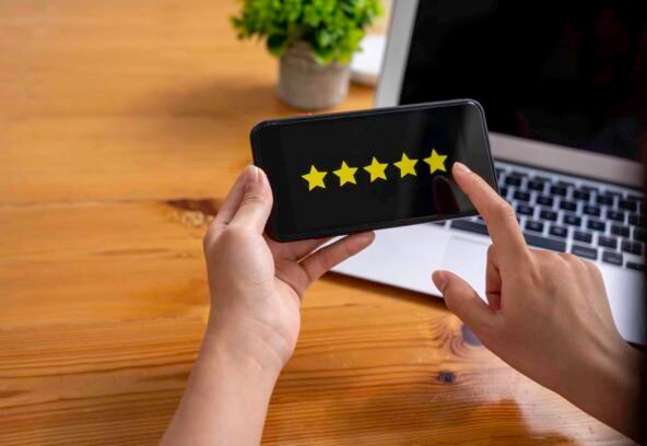 business woman using mobile phone Rate your satisfaction after shopping online. through a smartphone application